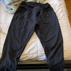 Black lulu lemon leggings with zipper pockets